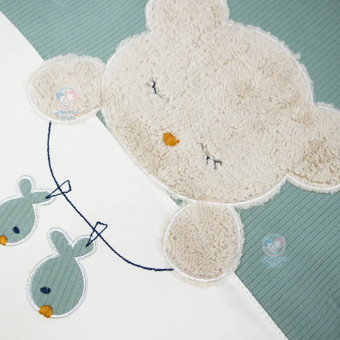 با ابعاد استاندارد (۸۰ × ۹۰ سانتیمتر)، مناسب برای استفاده در تخت، کریر و کالسکه