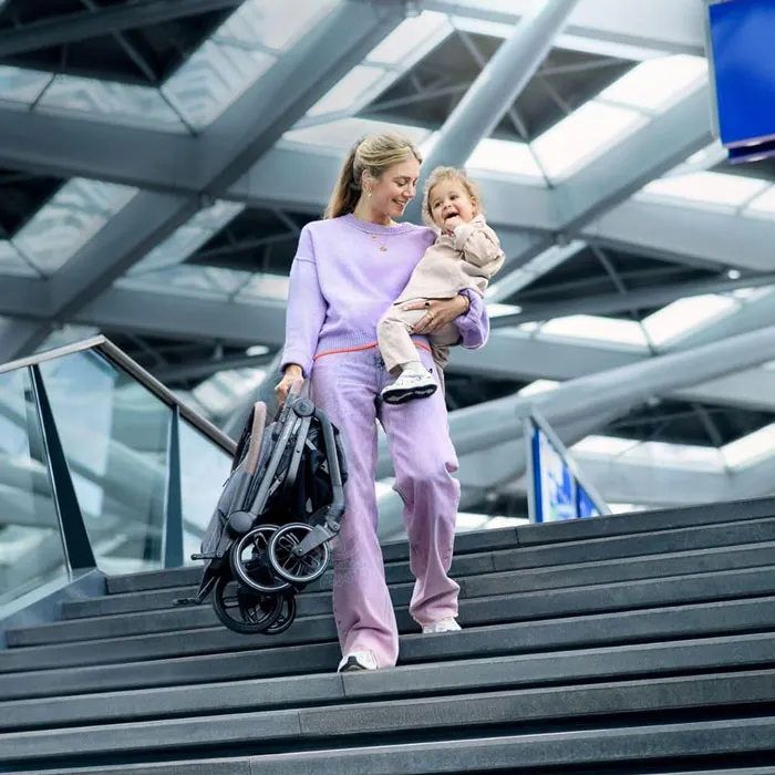 کالسکه مسافرتی مکسی کوزی سوهو Maxi Cosi Soho با وزن و قابلیت حمل