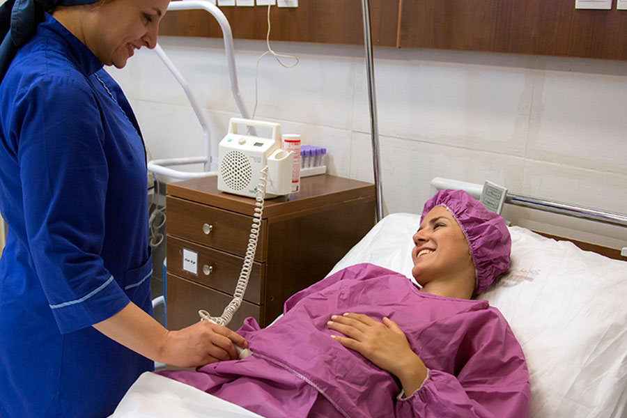 انتخاب بین زایمان طبیعی یا سزارین به شرایط جسمی و روحی مادر و همچنین وضعیت سلامت نوزاد بستگی دارد.