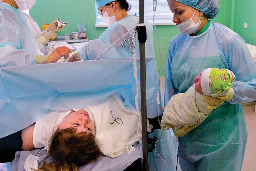 با جراحی سزارین والدین میتوانند کنترل نسبتا دقیقی روی برنامهها و تاریخ تولد فرزندشان داشتهباشند.