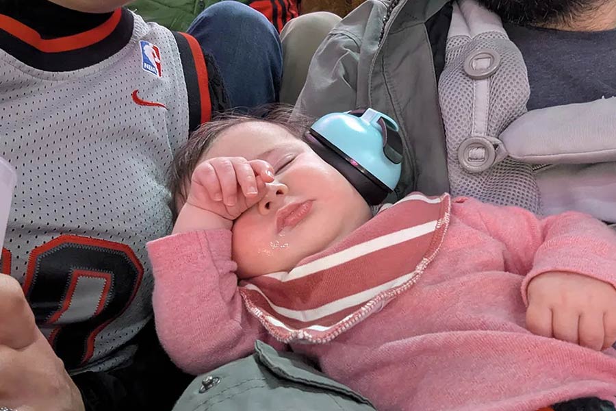 گوشبند نوزاد باید بسیار سبک باشد تا در هنگام خواب یا استفاده طولانیمدت، باعث فشار و ناراحتی نشو