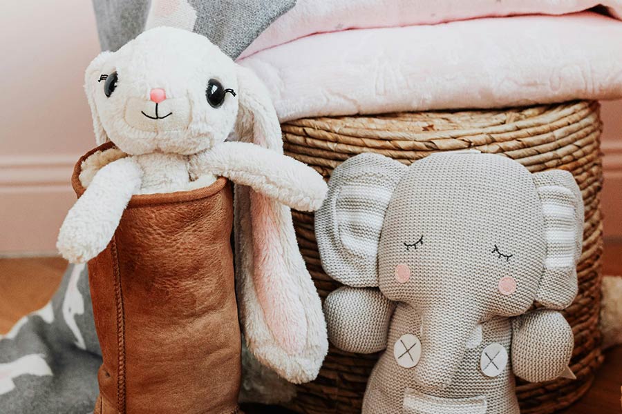 سبد اتاق کودک میتواند فضایی منظمتر و آرامتر برای کودک ایجاد کند.