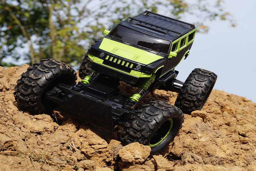 ماشینهای آفرود برای فضای باز و زمینهای طبیعی بهترین گزینه هستند.