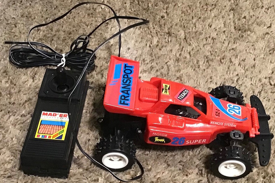 هرگز هنگام شارژ، از ماشین استفاده نکنید.