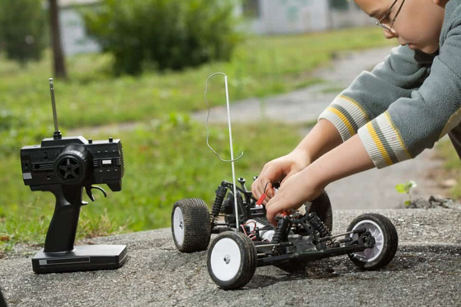 یاد دادن نحوه مراقبت از اسباببازی به کودکان به آنها یاد میدهد مسئولیتپذیر شوند.