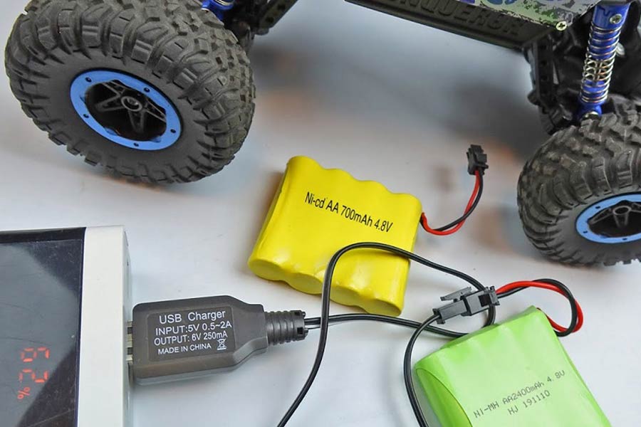 باتریهای NiMH، علاوهبر عملکرد خوب، قیمت بسیار مناسبی در رده باتریهای قابل شارژ دارند.