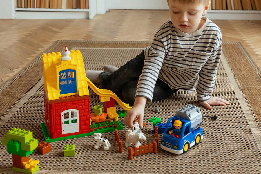 کیفیت رنگ در لگوهای اصل به مرور زمان کدر نمیشود.